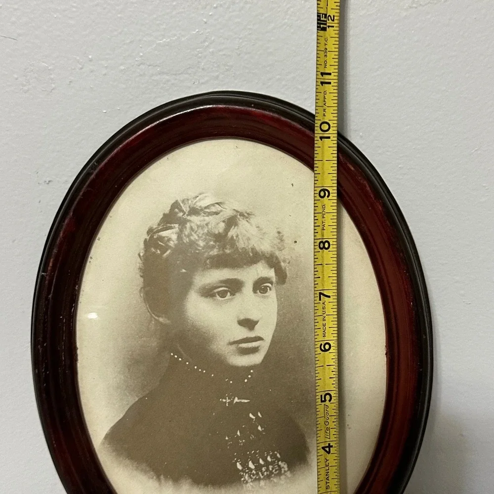 Unbranded Victorian Woman Portrait Oval Frame 8x10 Brown Excellent Sepia Photo